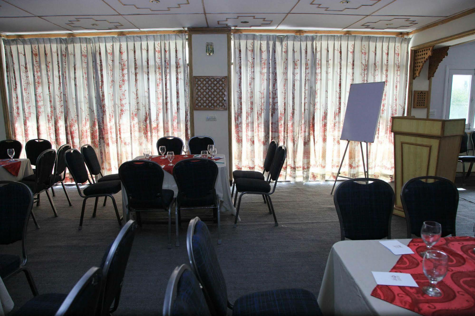 Hotel One Skardu Kültér fotó